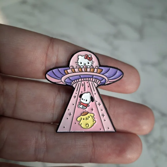 Hello Kitty UFO Pin - Picture 2 of 5